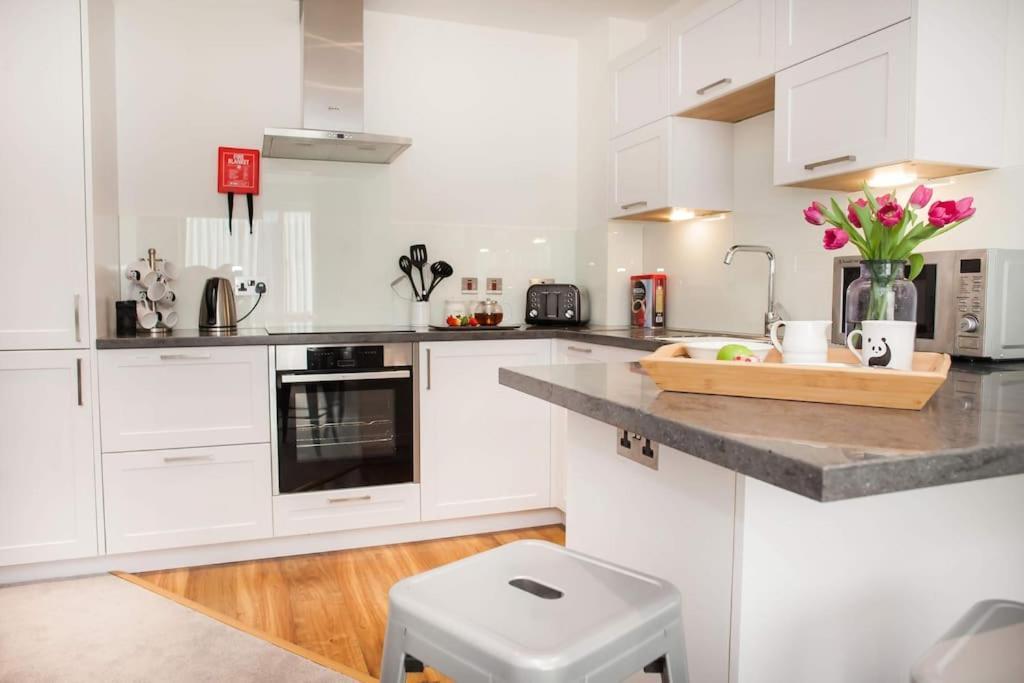 Stylish And Central Two Bedroom & Two Bathroom Apartment With Free Parking Dış mekan fotoğraf