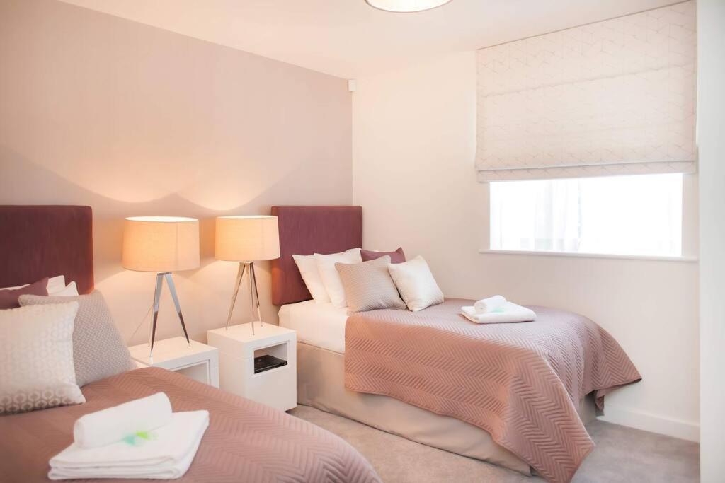 Stylish And Central Two Bedroom & Two Bathroom Apartment With Free Parking Dış mekan fotoğraf